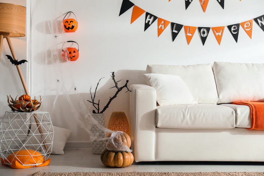 habitacion-moderna-decorada-para-el-interior-festivo-de-halloween